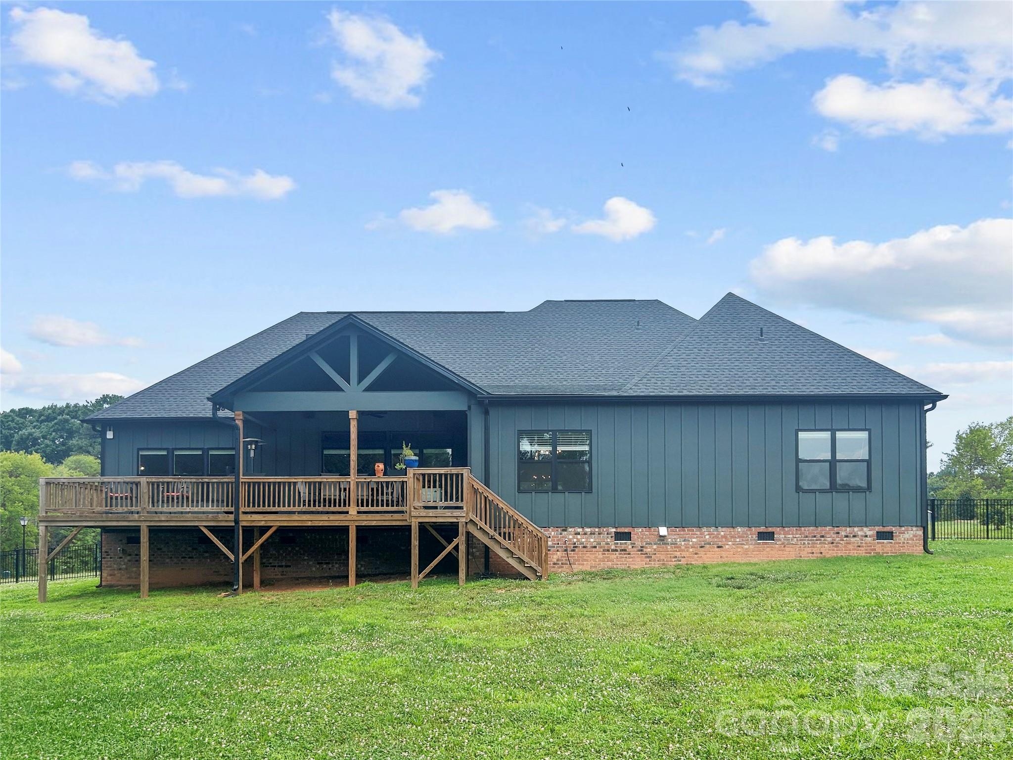 501 Edmunds Ln, Clover, SC 29710