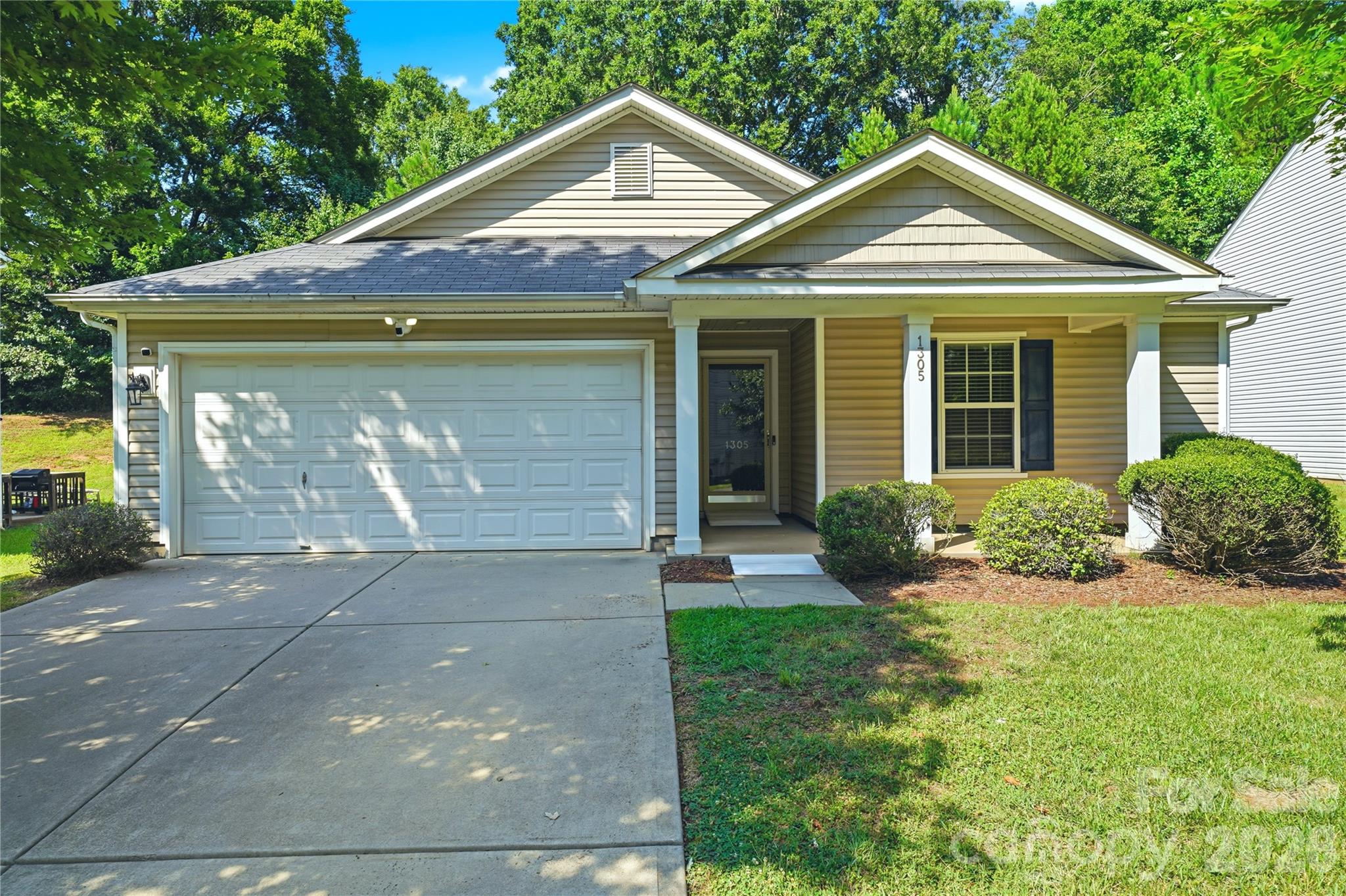 1305 Lauren Village Dr, Charlotte, NC 28213