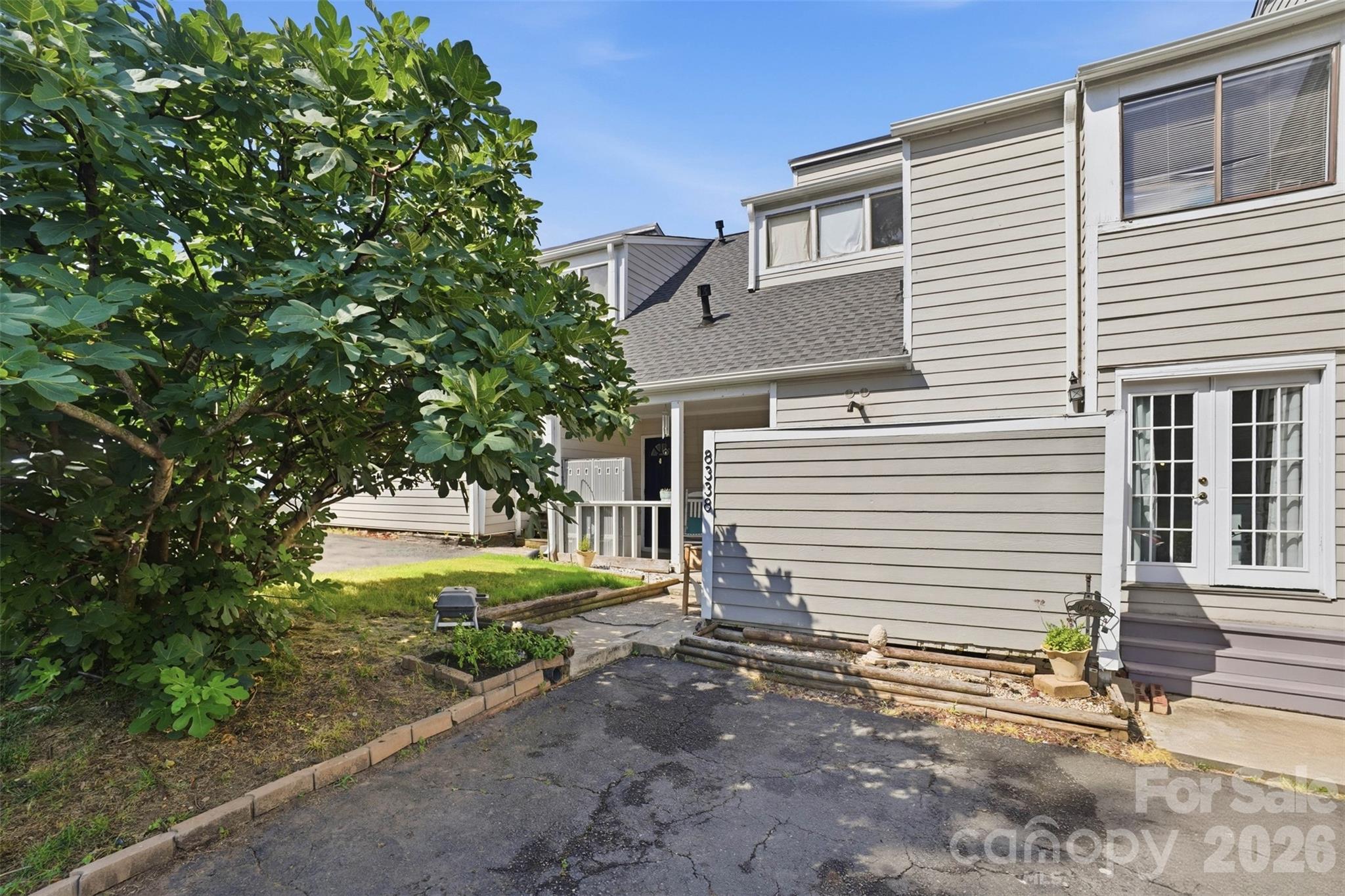 8338 Cricket Lake Dr, Charlotte, NC 28277
