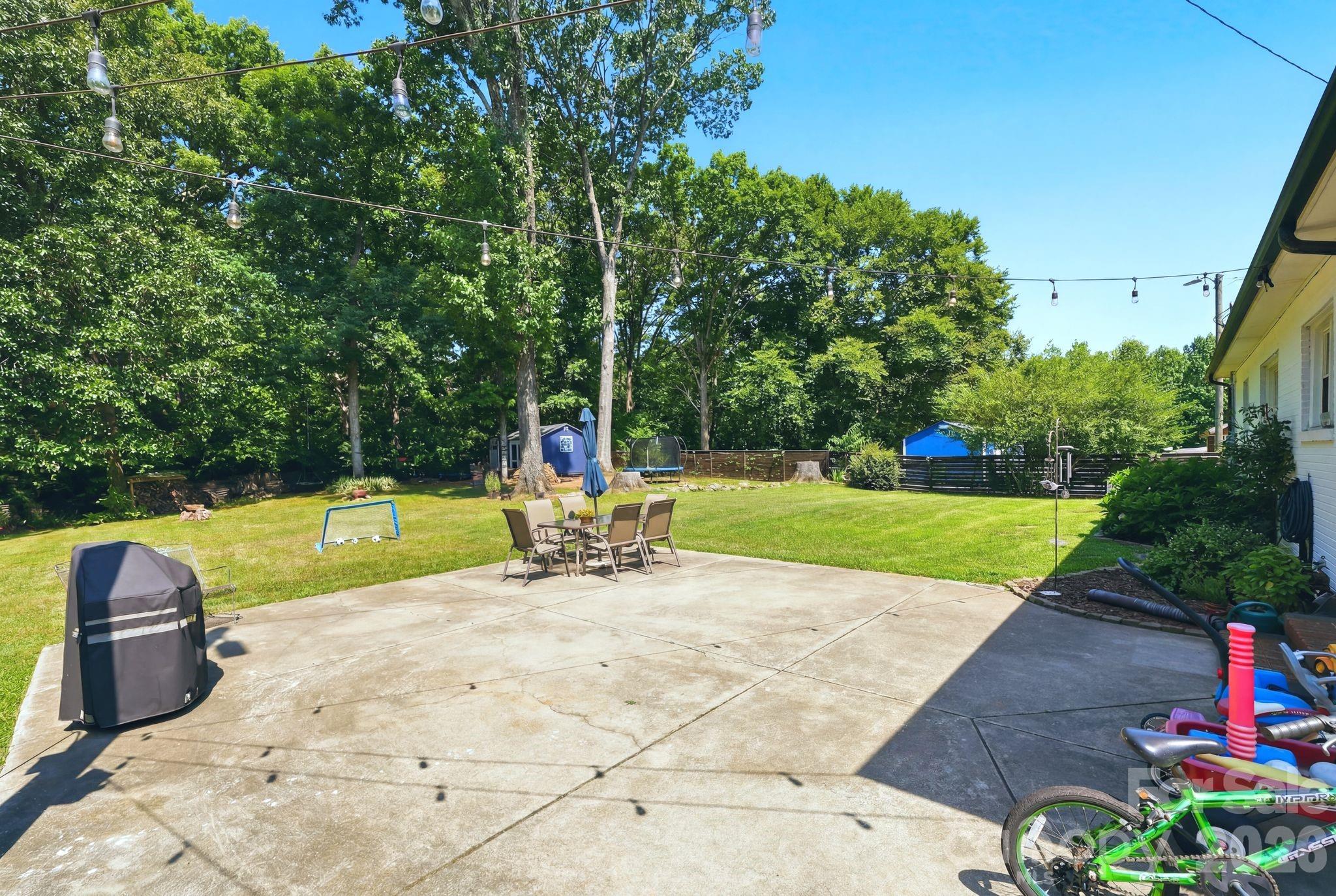 6409 Woodland Cir, Charlotte, NC 28216