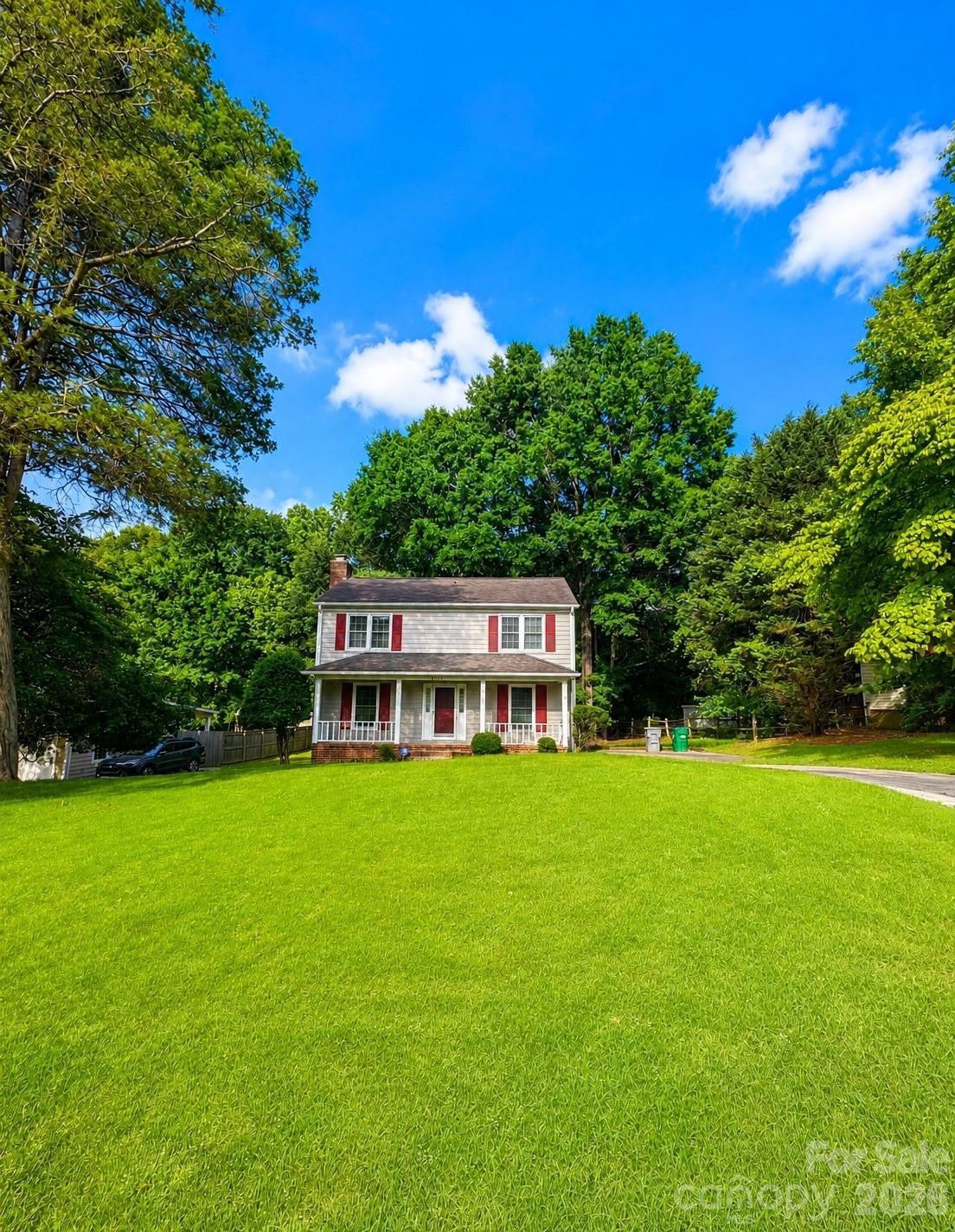 8826 Leipzig Dr, Charlotte, NC 28210