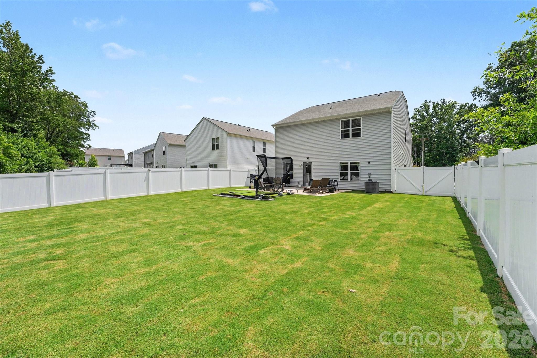 2007 Karen Woods Ln, Charlotte, NC 28216