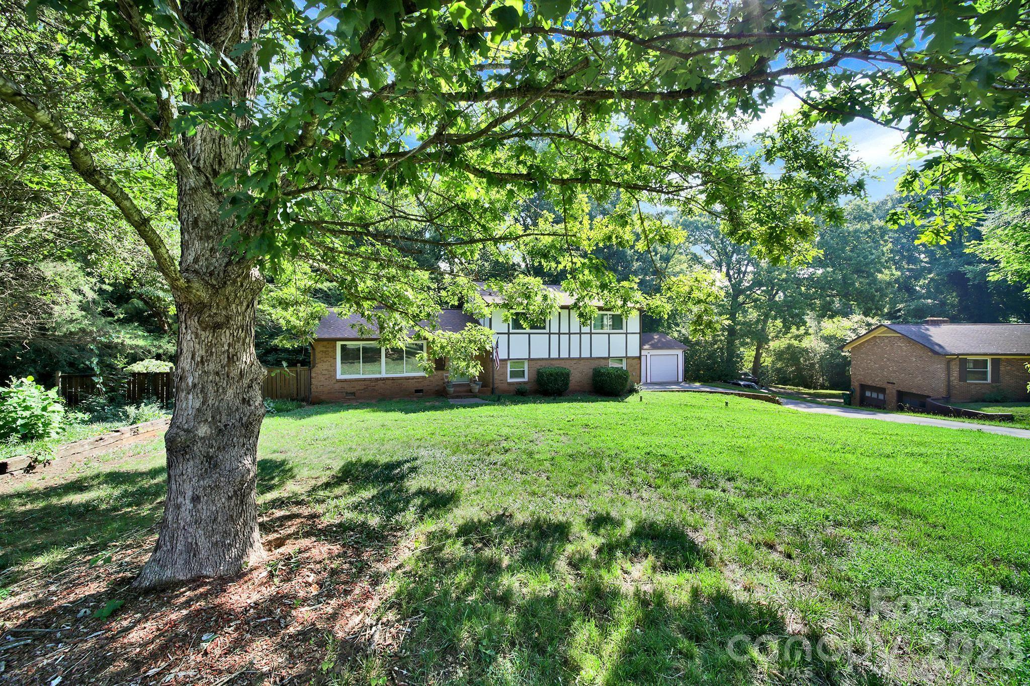 2311 Laurelwood Cir, Charlotte, NC 28214