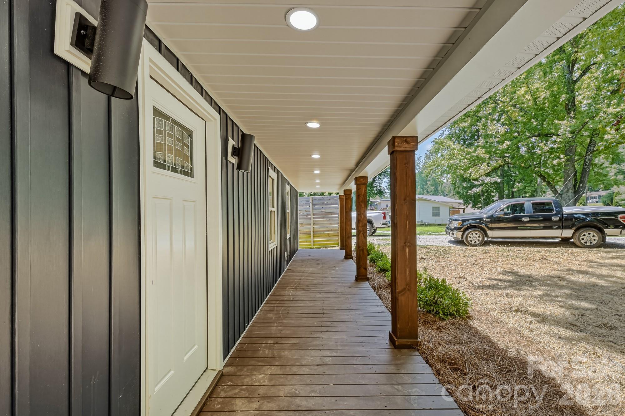1936 Lakedell Dr, Charlotte, NC 28215
