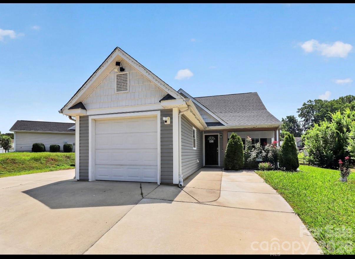 6033 Mary Blair Ln, Charlotte, NC 28214