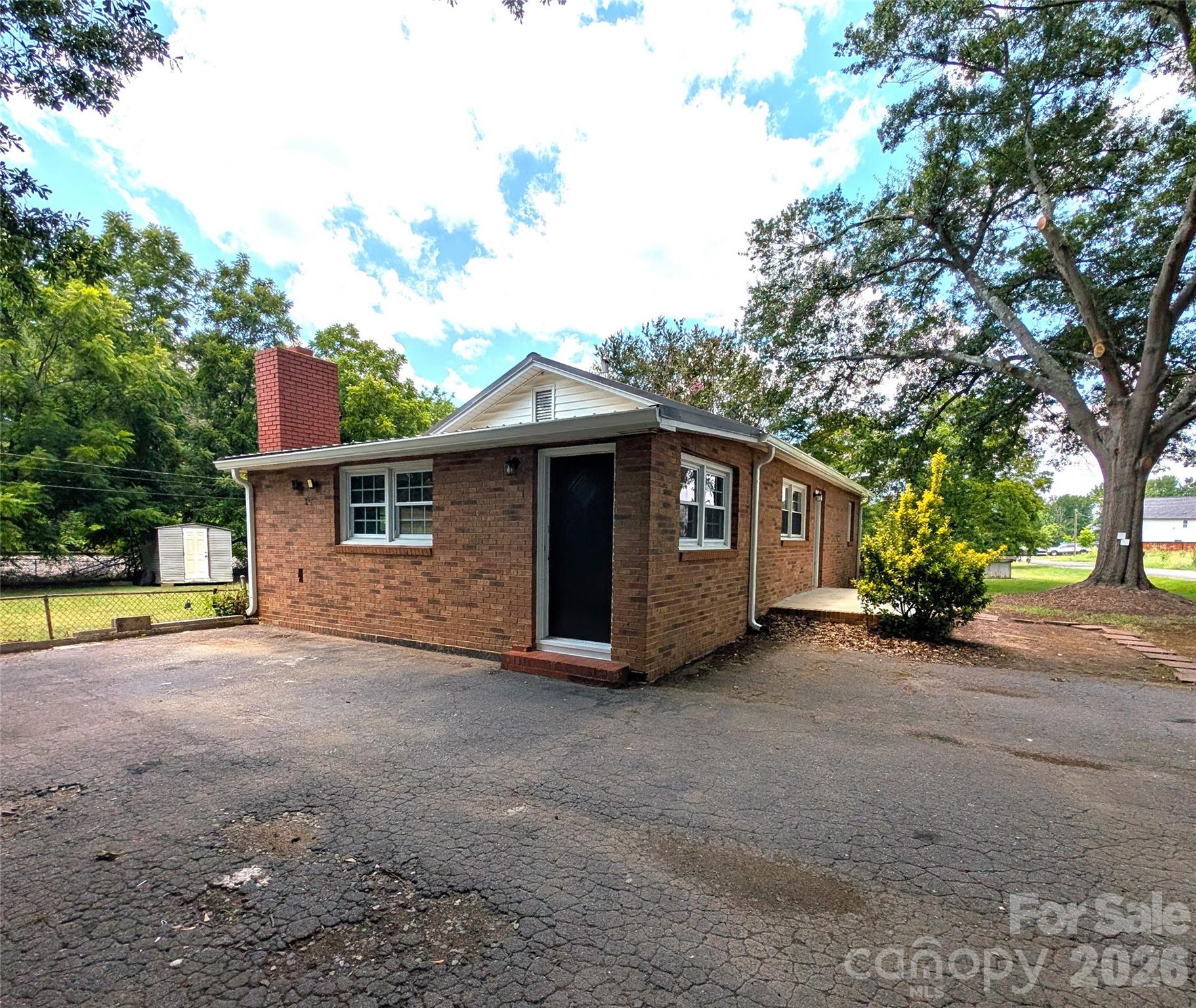 9207 Elgin Dr, Charlotte, NC 28214