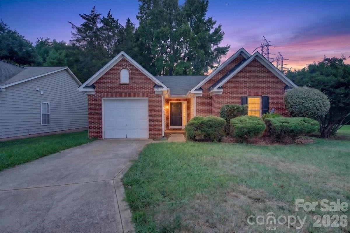9207 Amy Dr, Charlotte, NC 28213