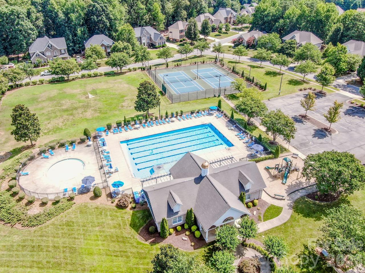 121 Crimson Orchard Dr, Mooresville, NC 28115
