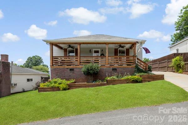 13 1st St, Cramerton, NC 28032