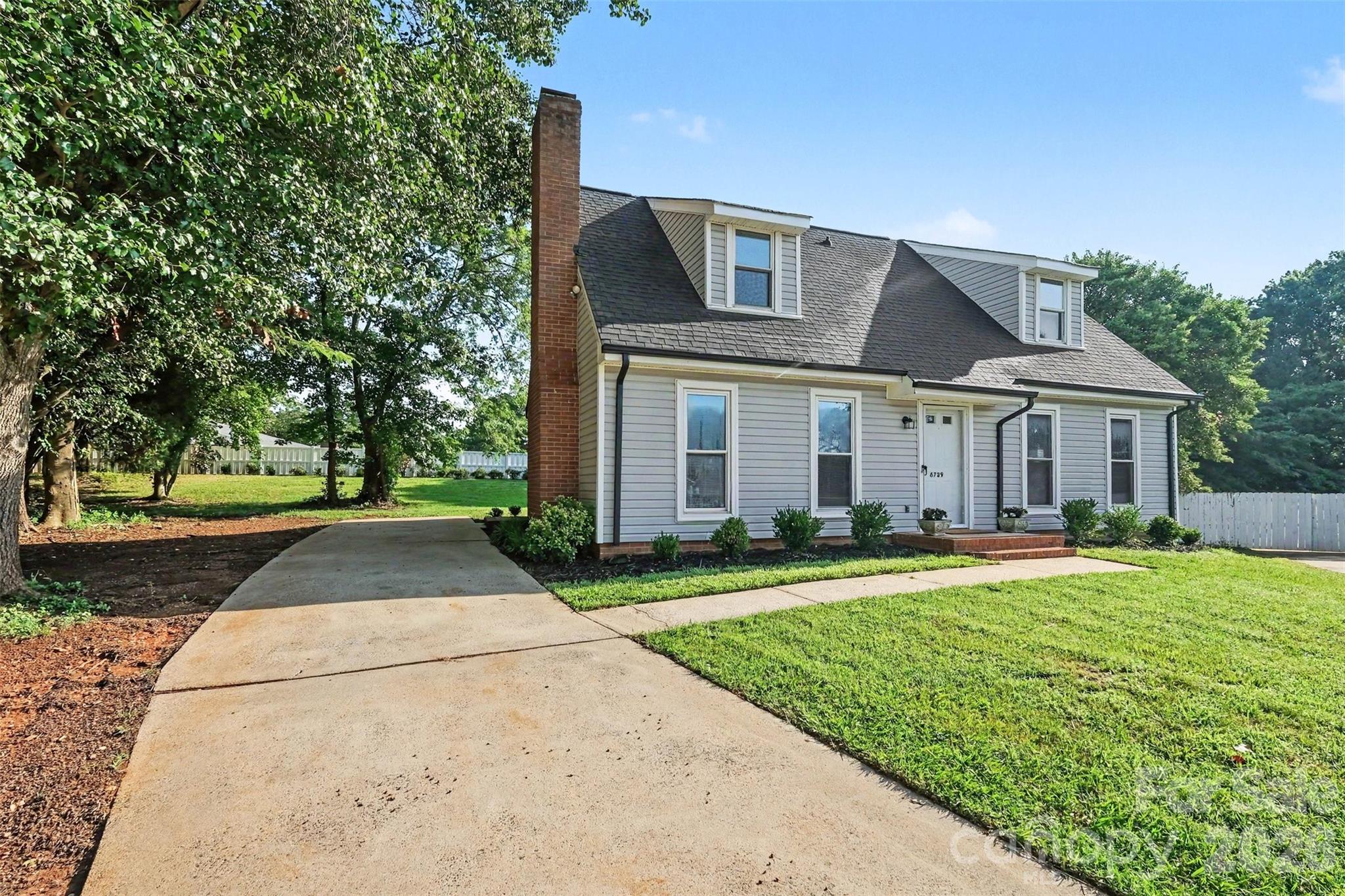 6739 Old Meadow Rd, Charlotte, NC 28227