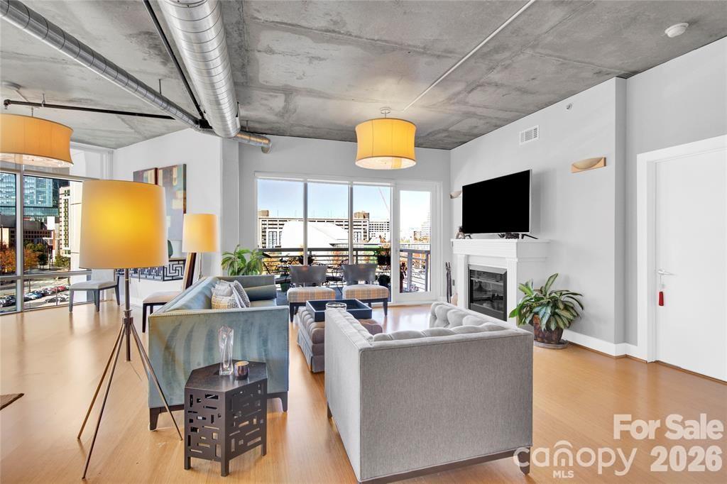 505 E 6th St #701, Charlotte, NC 28202