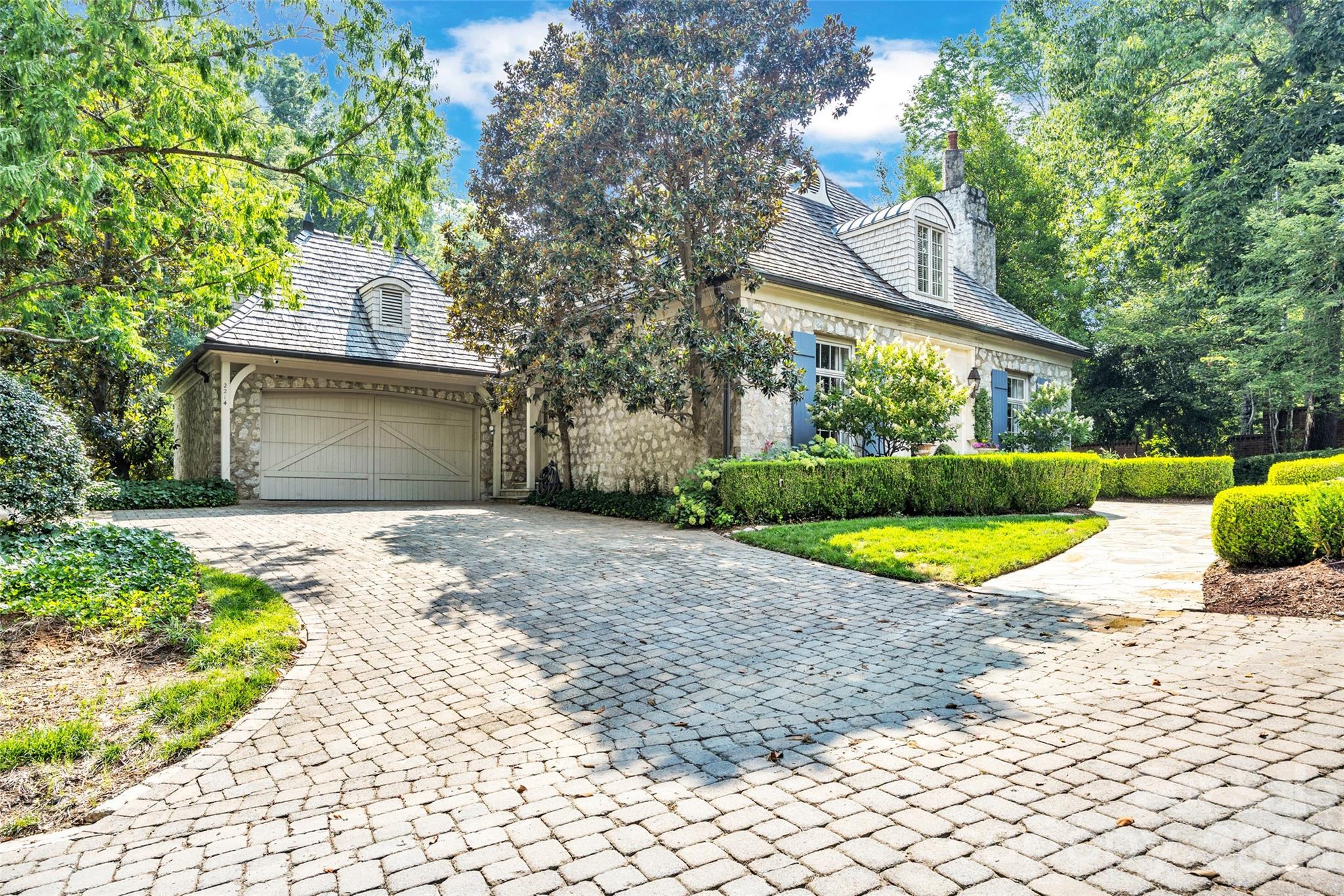2214 La Maison Dr, Charlotte, NC 28226