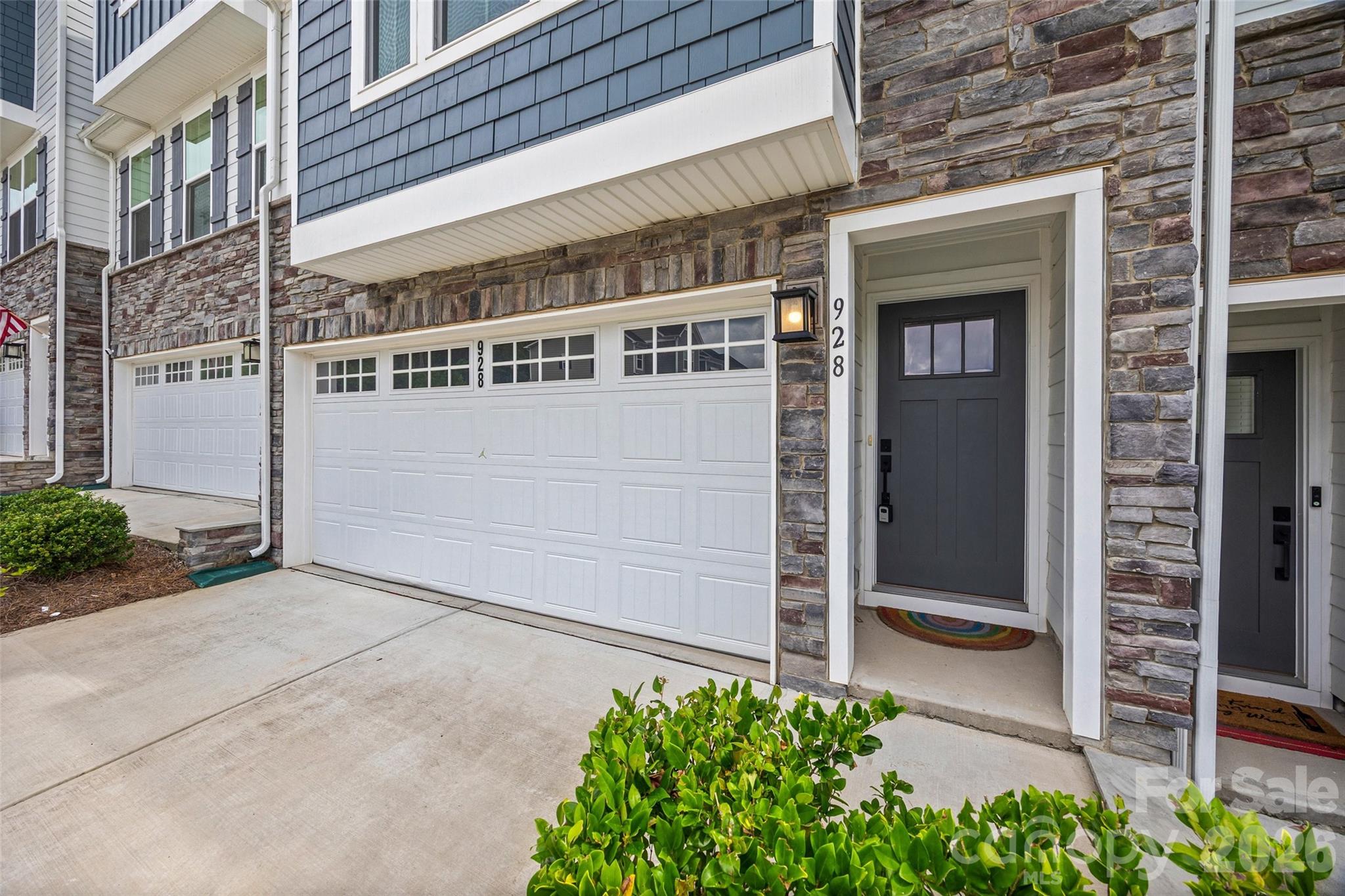 928 Portrush Ln, Tega Cay, SC 29708