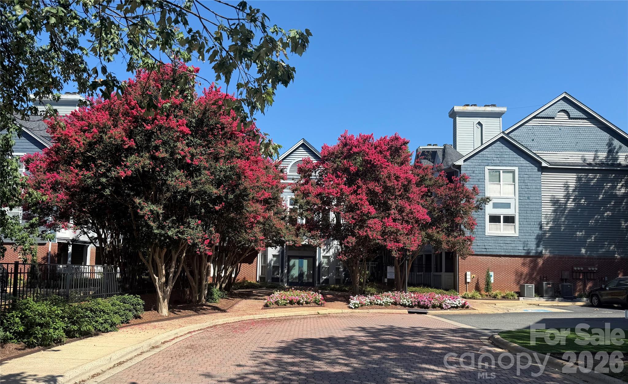 525 N Graham St #2E, Charlotte, NC 28202