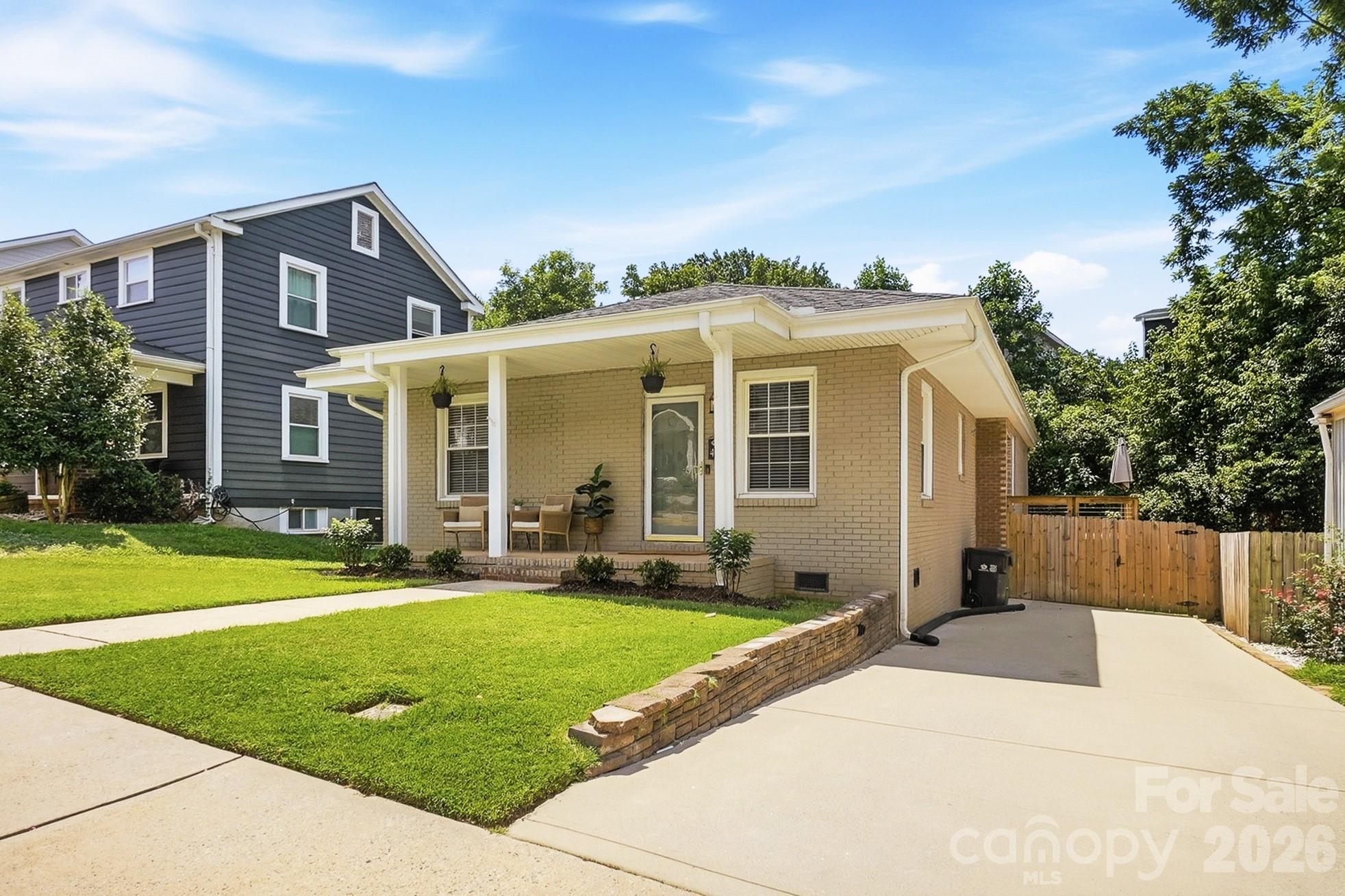 417 Woodvale Pl, Charlotte, NC 28208