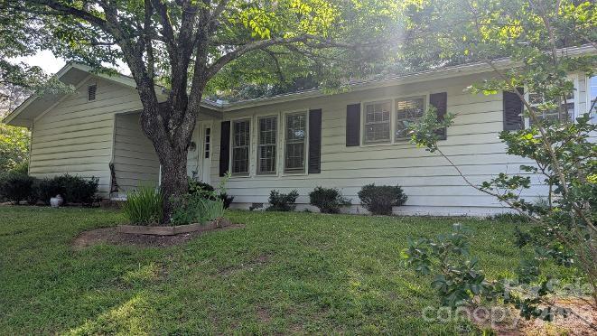 616 Pineview Lakes Rd, Chester, SC 29706