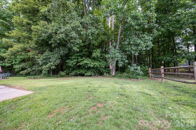 2502 Hemby Woods Dr, Charlotte, NC 28262