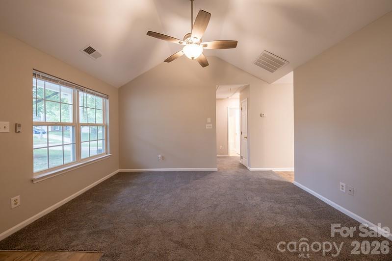 2502 Hemby Woods Dr, Charlotte, NC 28262