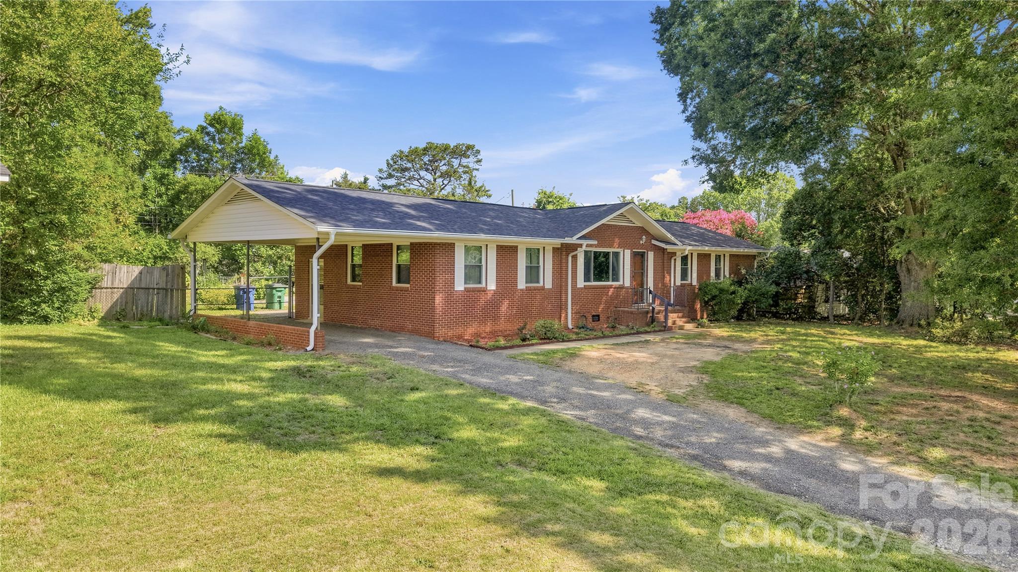 323 Meadowbrook Dr, Matthews, NC 28104