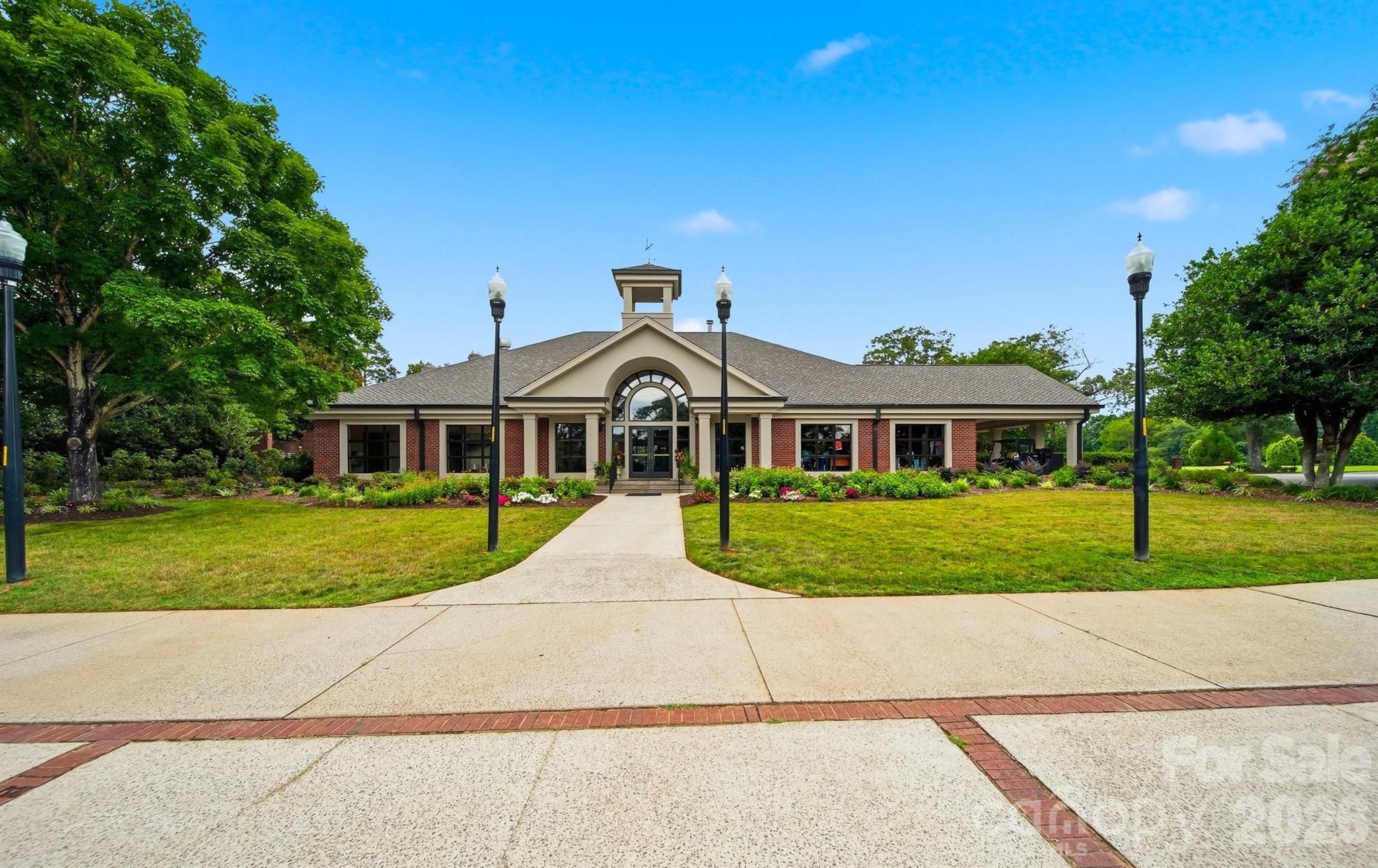 3745 Pinecrest Dr NE, Hickory, NC 28601