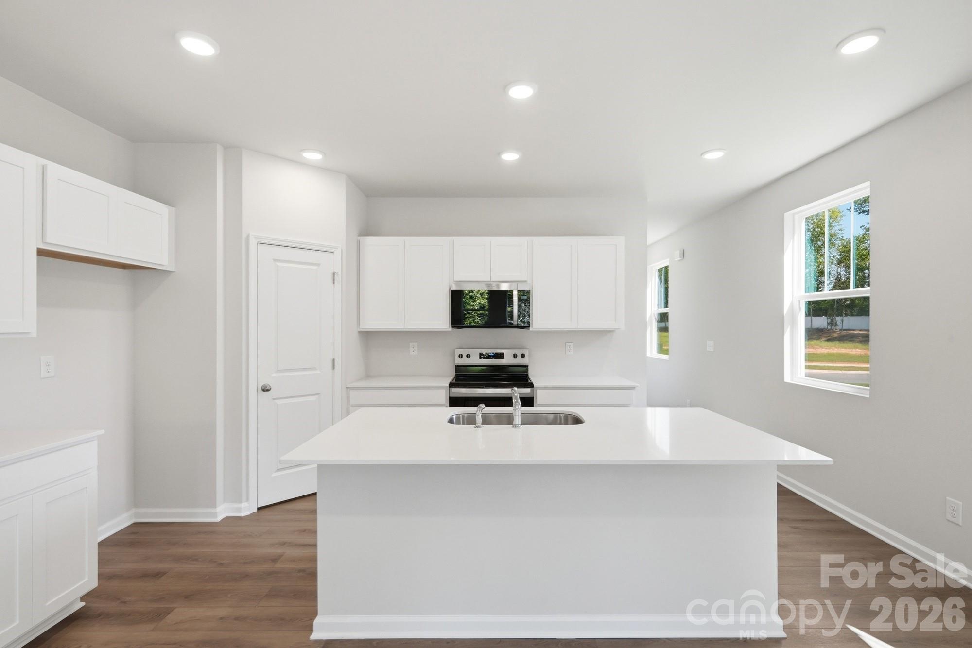 3201 Meadow Knoll Dr, Charlotte, NC 28269