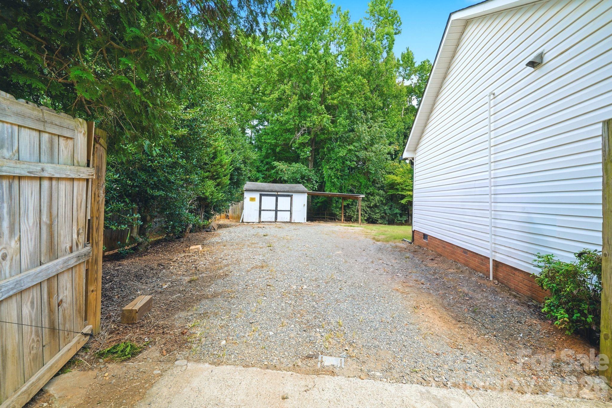 5226 Rockwood Rd, Charlotte, NC 28216