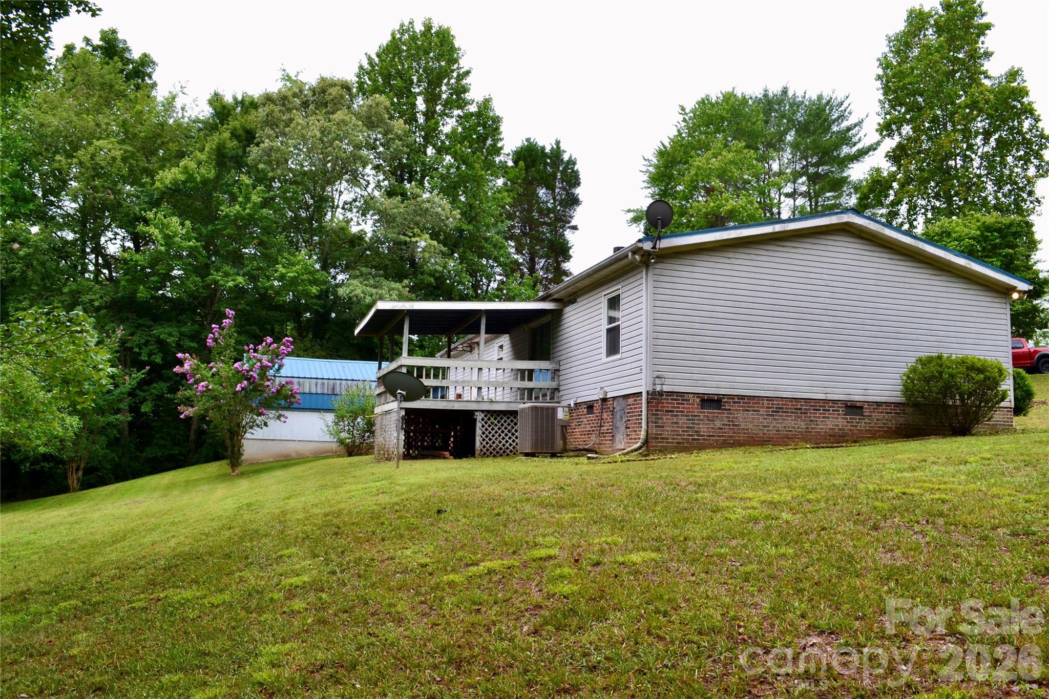 4851 Mounira Ave, Hickory, NC 28602
