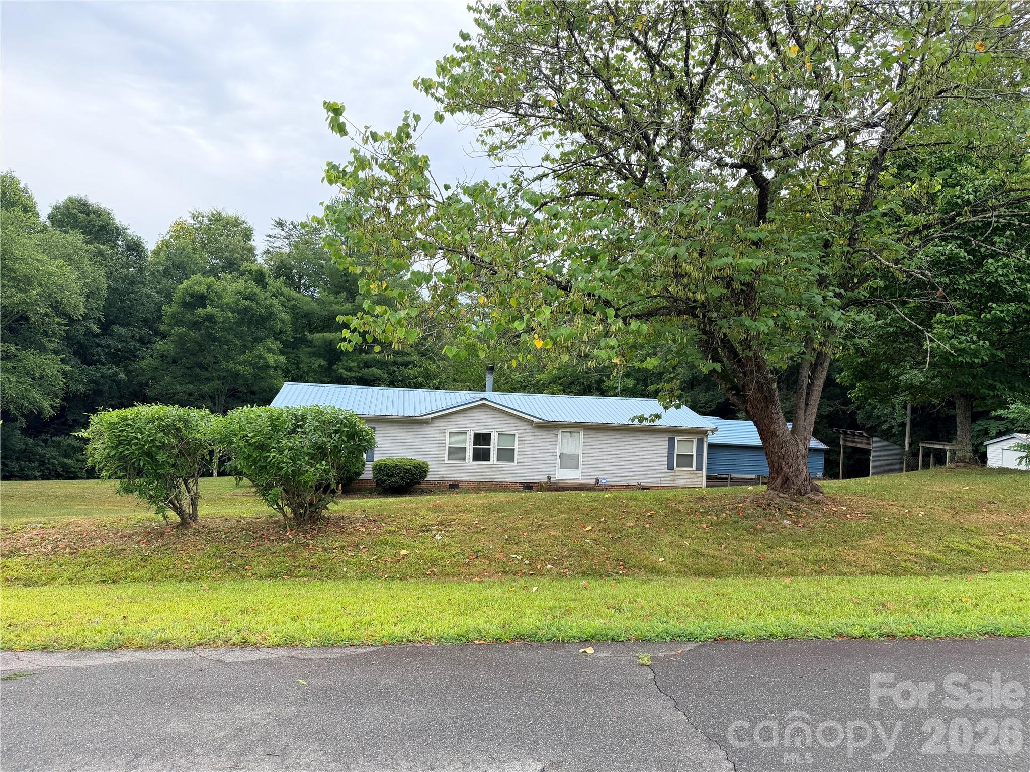 4851 Mounira Ave, Hickory, NC 28602