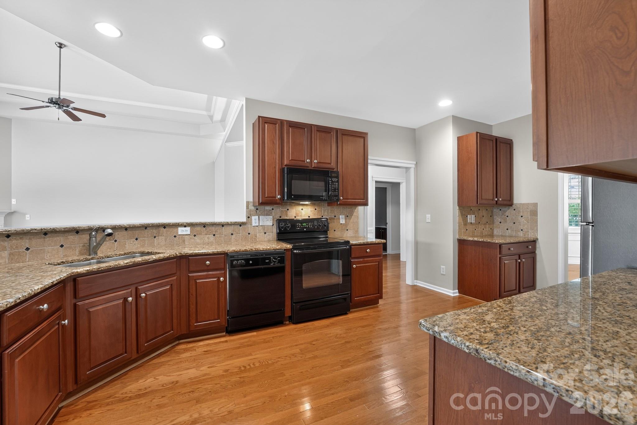 5918 Phyliss Ln, Charlotte, NC 28227
