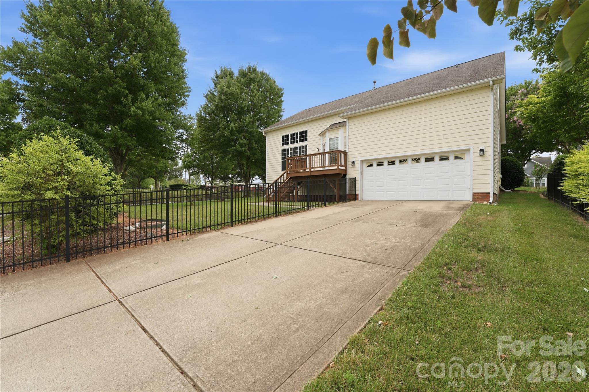 5918 Phyliss Ln, Charlotte, NC 28227