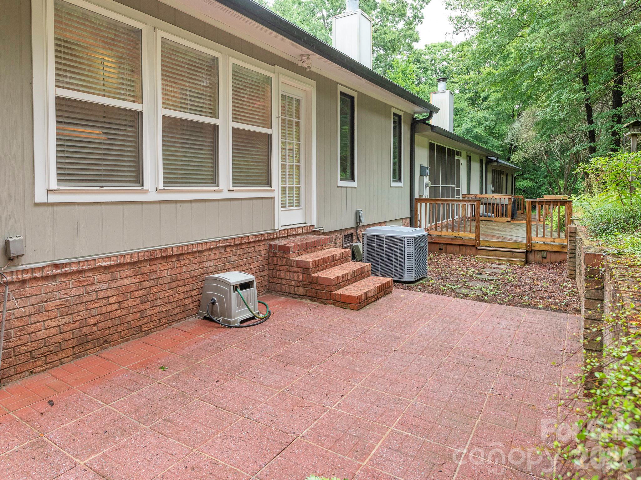 1005 Kenilworth Ct NW, Concord, NC 28027