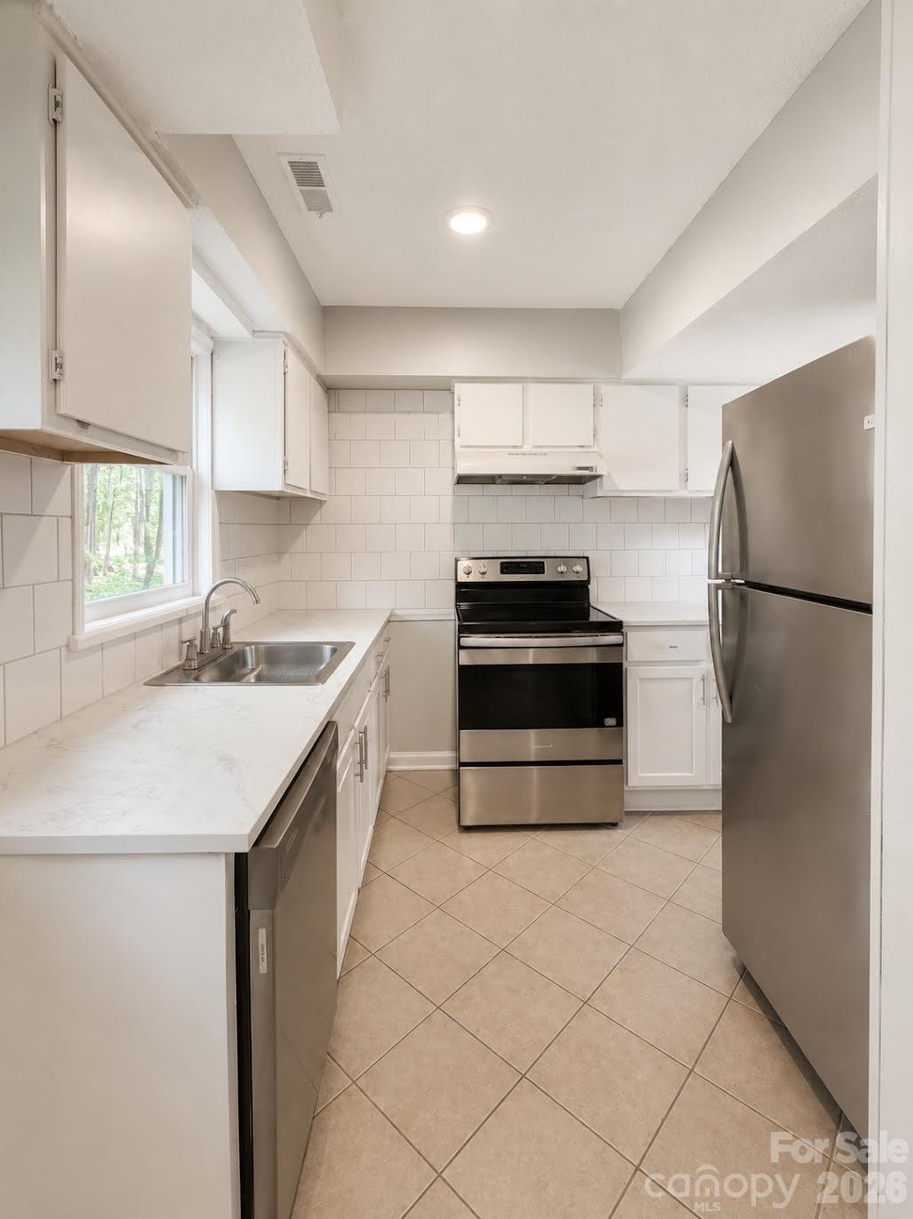 6101 Honeysuckle Ln, Charlotte, NC 28212