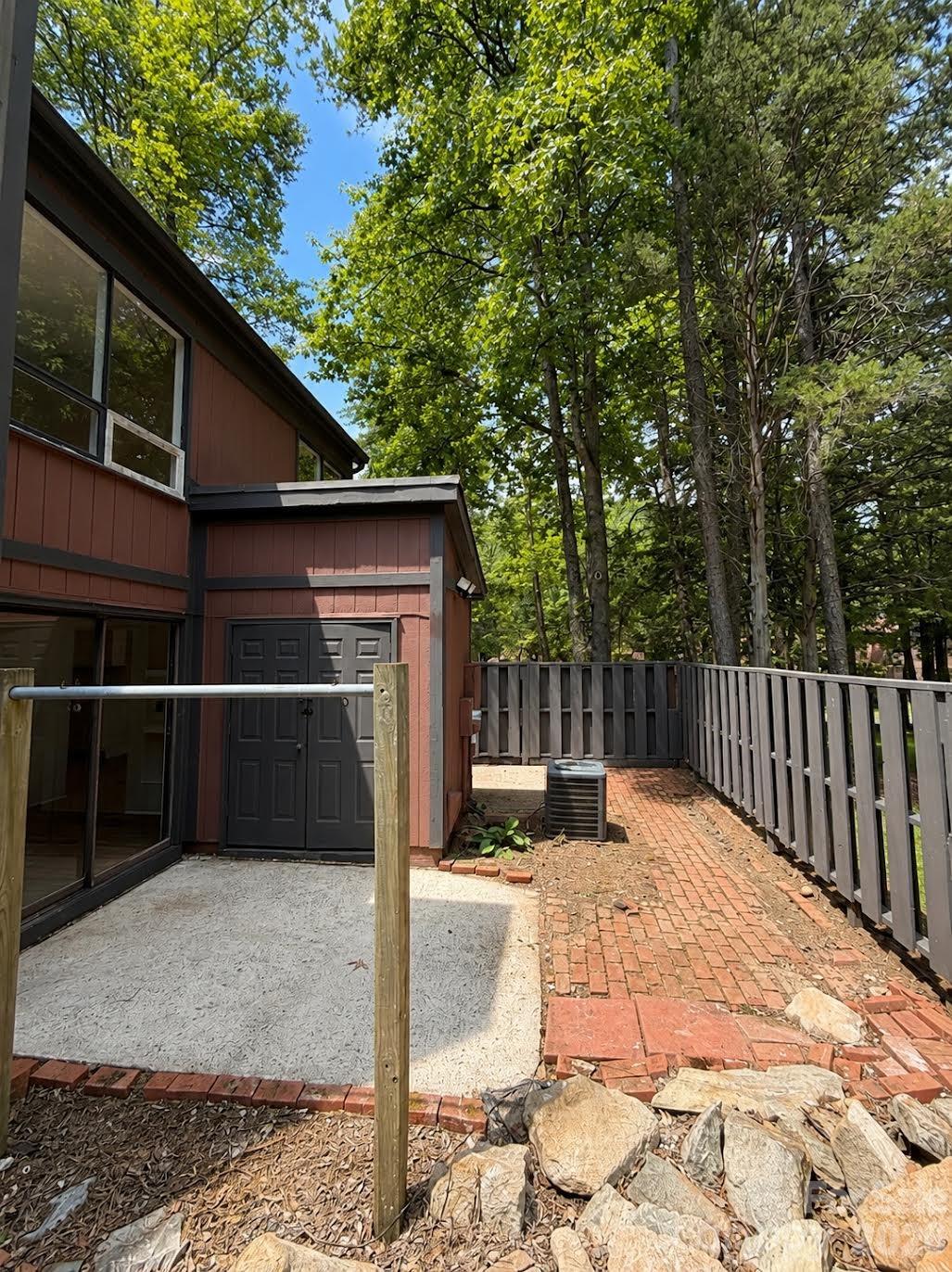 6101 Honeysuckle Ln, Charlotte, NC 28212