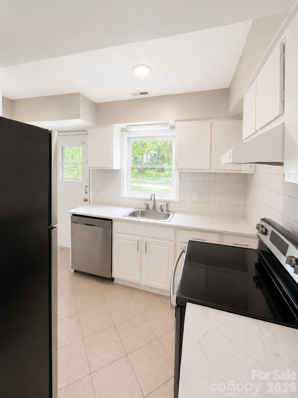 6101 Honeysuckle Ln, Charlotte, NC 28212