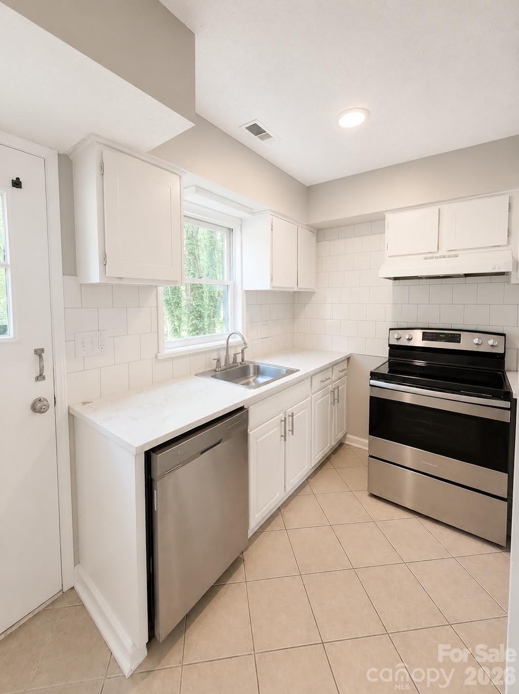 6101 Honeysuckle Ln, Charlotte, NC 28212