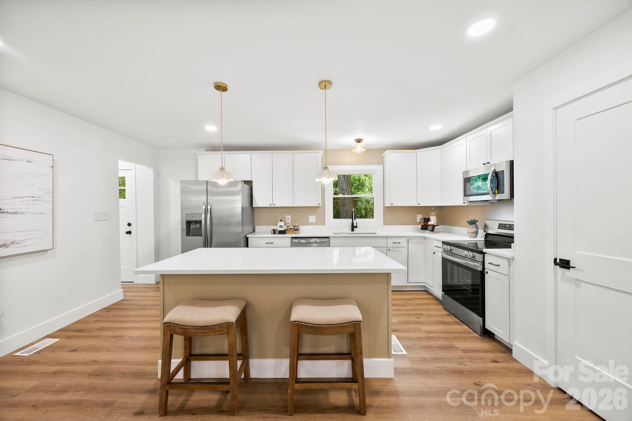 4211 Dunwoody Dr, Charlotte, NC 28215