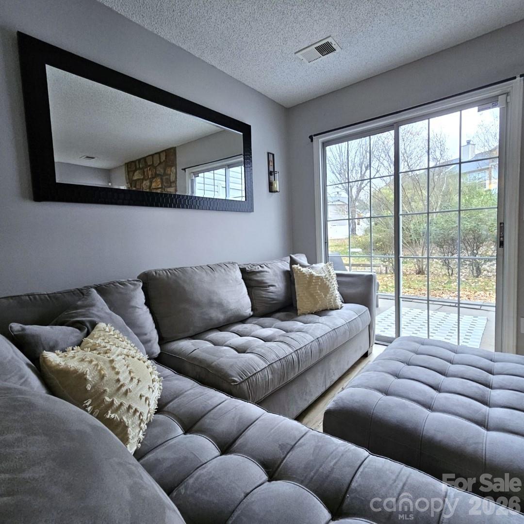 8291 Golf Ridge Dr, Charlotte, NC 28277