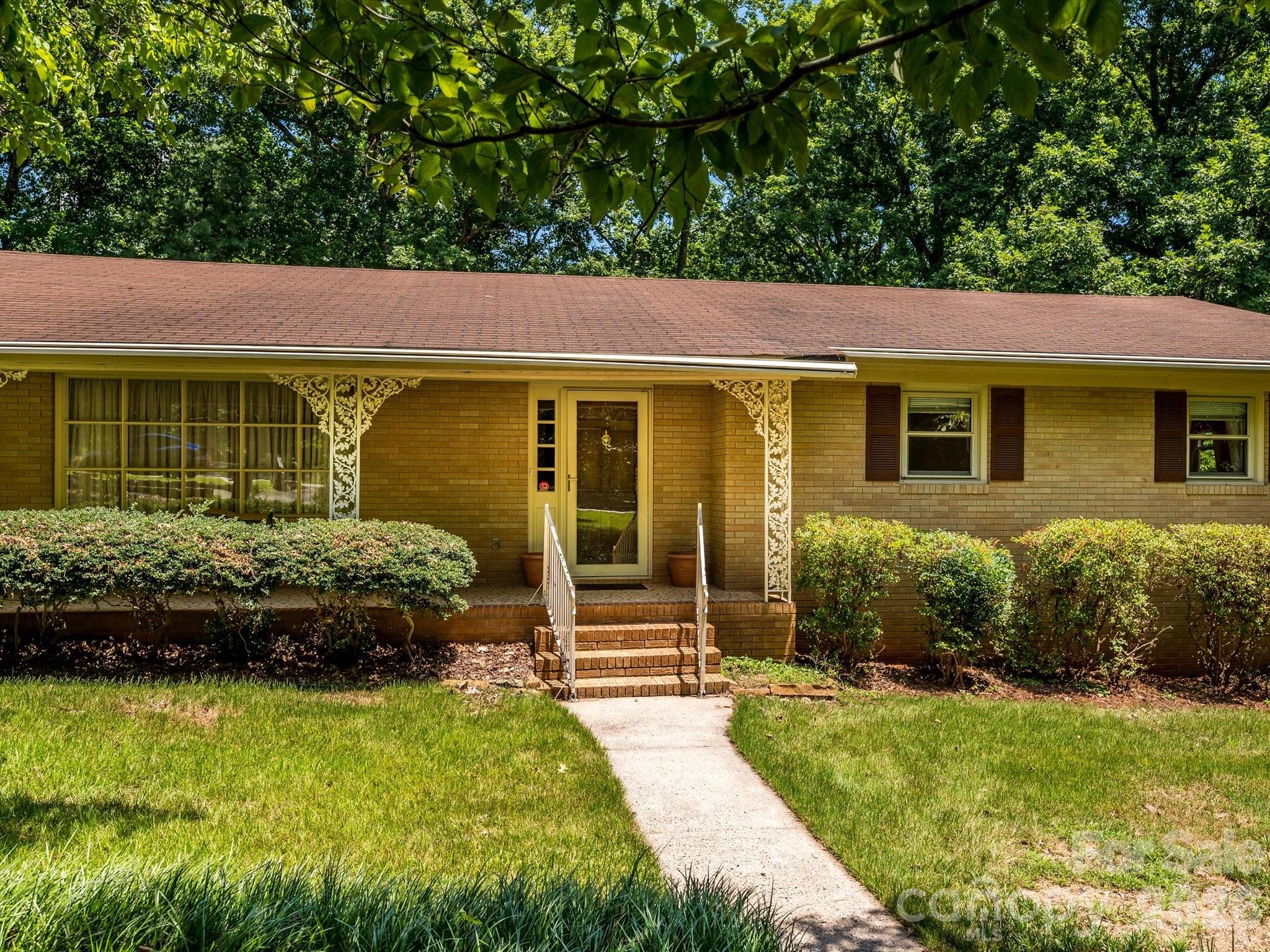 3712 Brookwood Rd, Charlotte, NC 28215