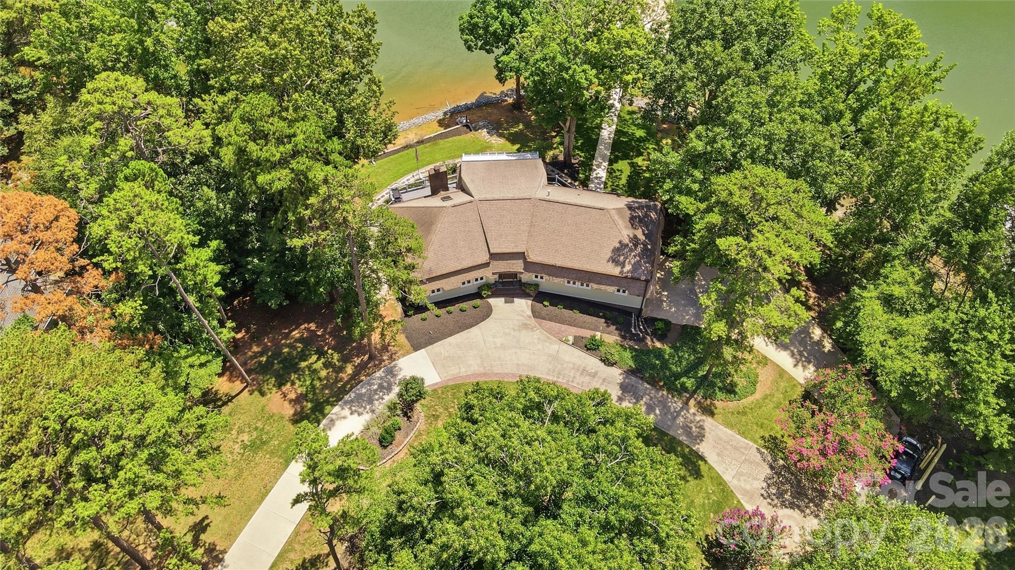 1031 Woodlake Ln, Tega Cay, SC 29708
