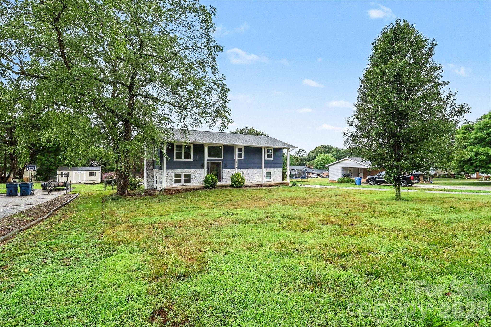 2310 24th Ave NE, Hickory, NC 28601