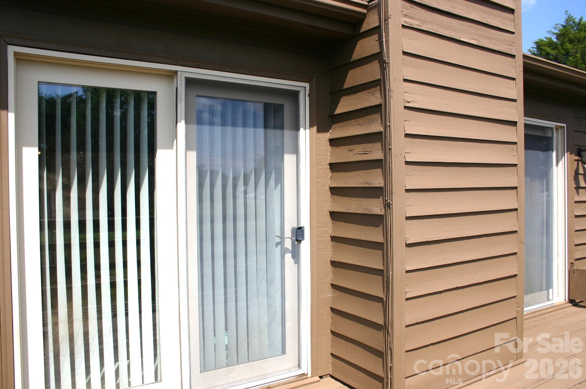 1647 Woodridge Cir, Hickory, NC 28602