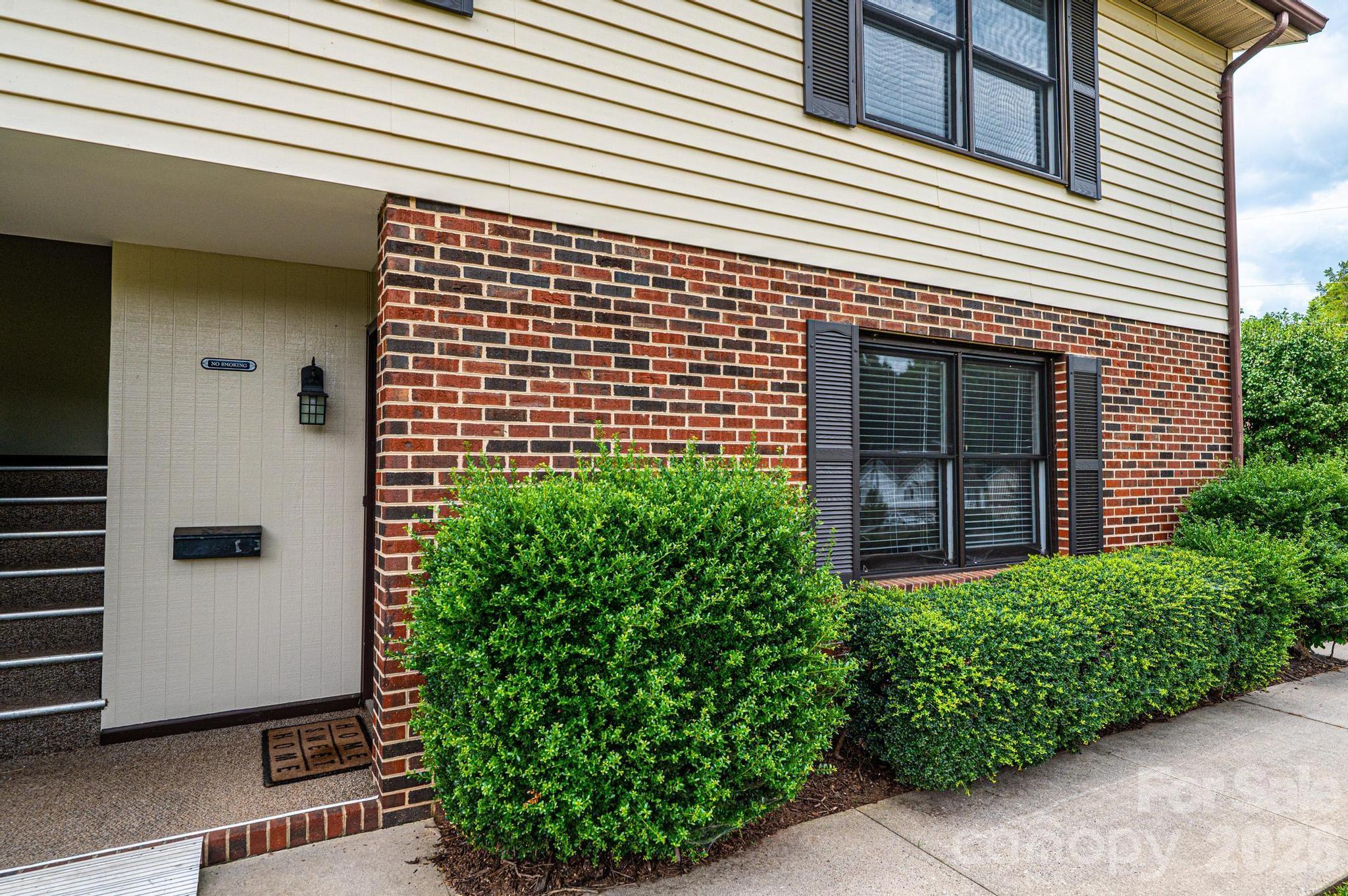 525 12th St SW #28, Hickory, NC 28602