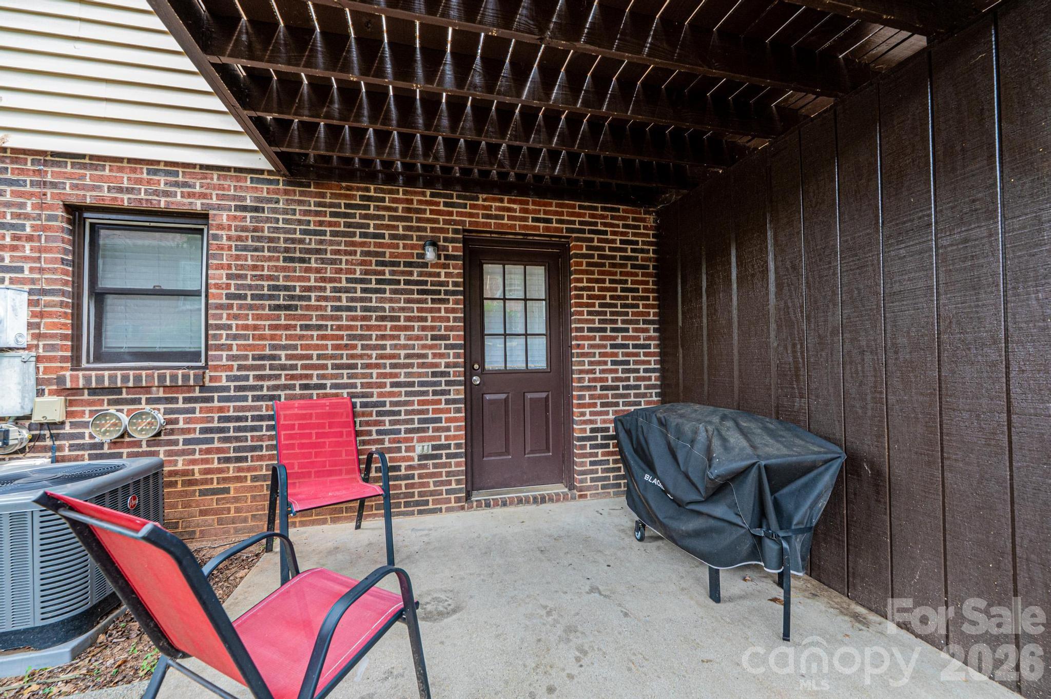 525 12th St SW #28, Hickory, NC 28602