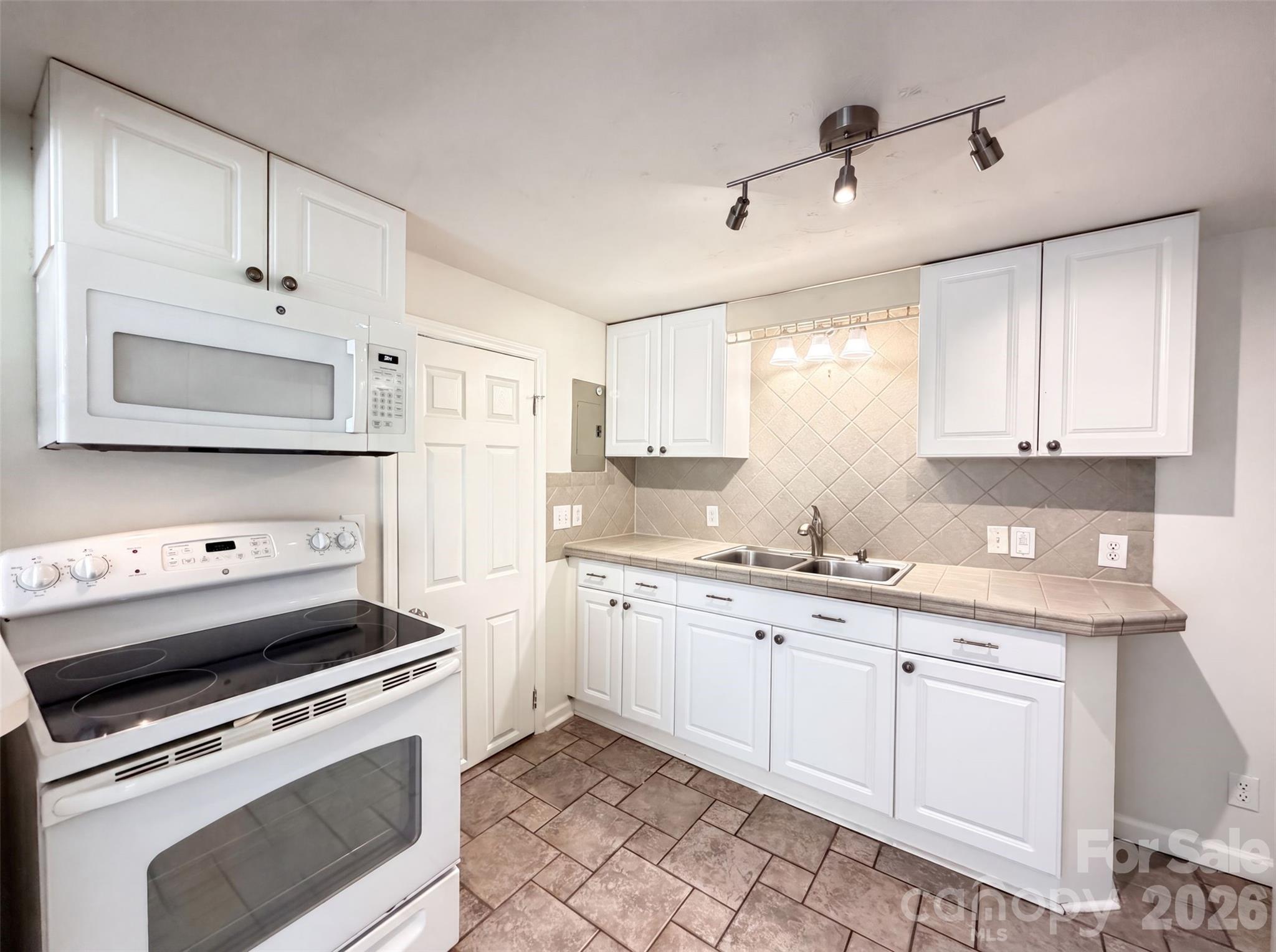 9801 Hannon Rd, Charlotte, NC 28227