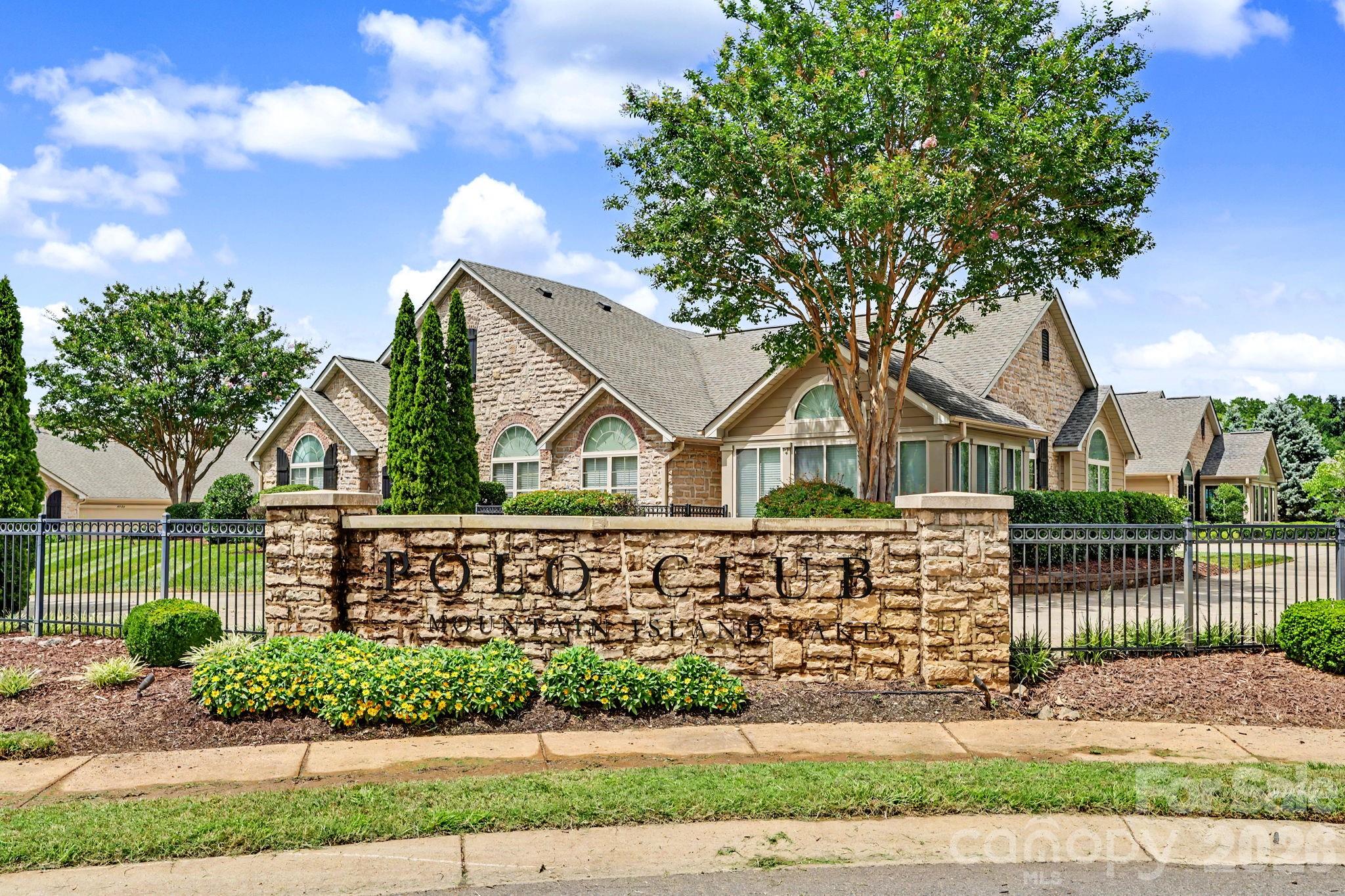 4759 Polo Gate Blvd, Charlotte, NC 28216