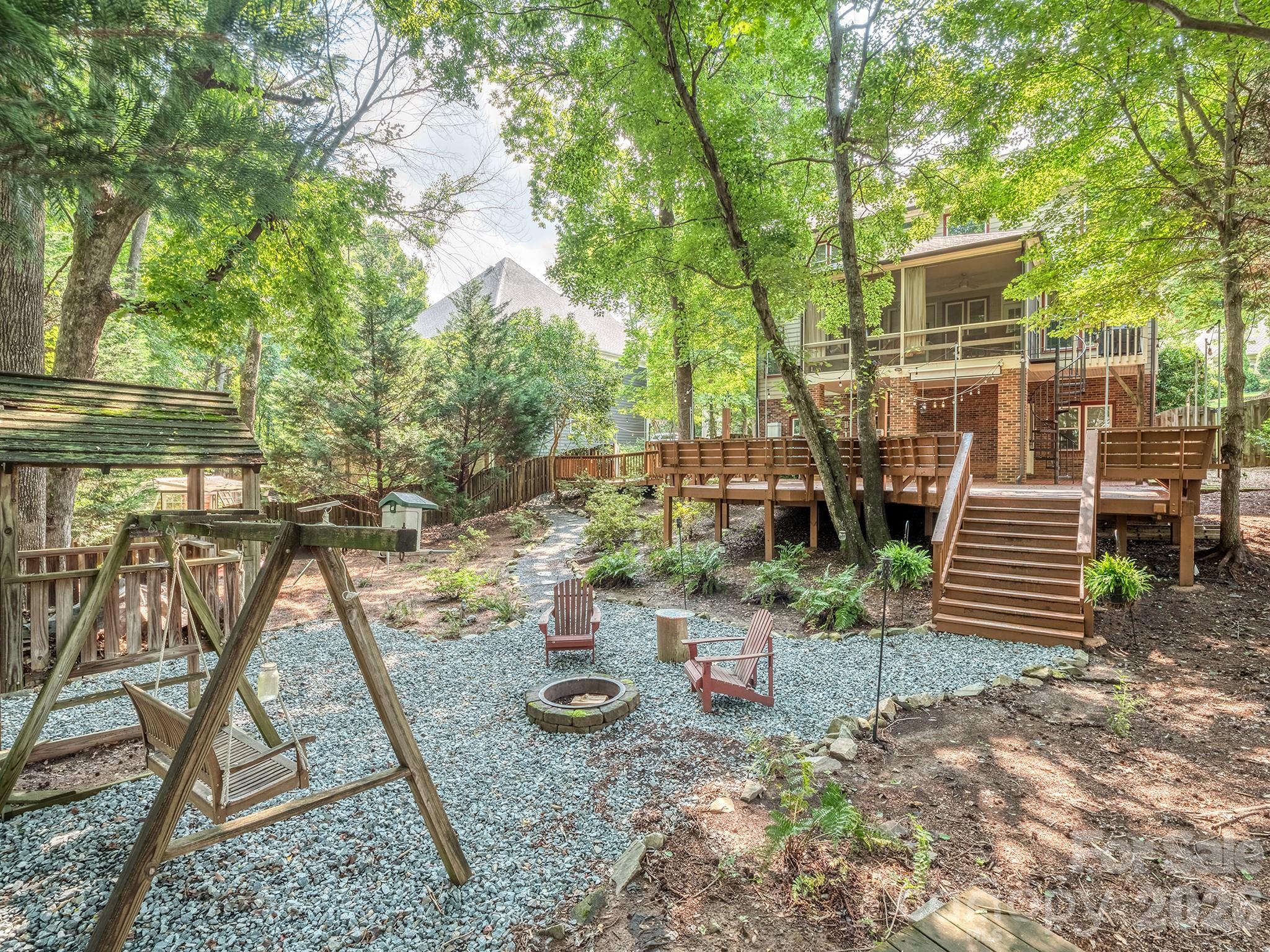 223 N Brackenbury Ln, Charlotte, NC 28270