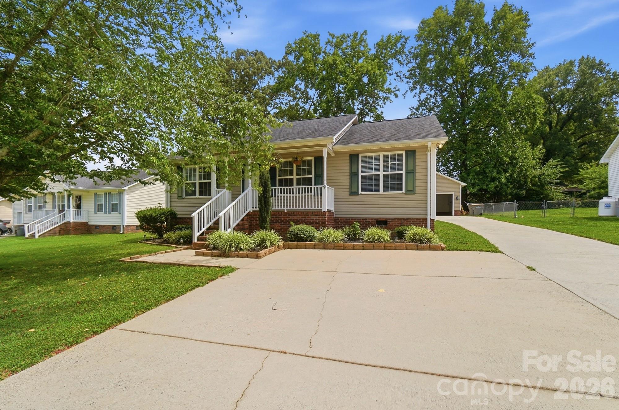 2370 Glenwood St, Kannapolis, NC 28083