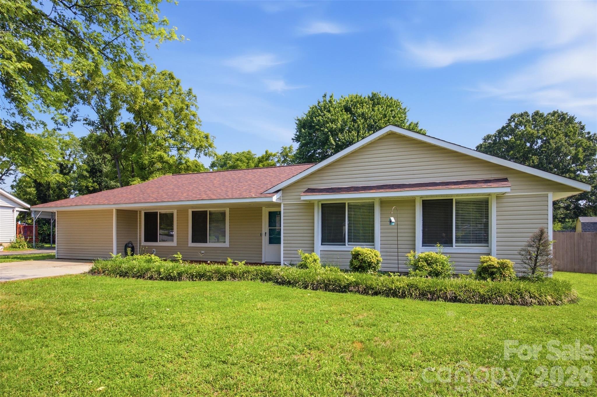 416 King John Cir, Gastonia, NC 28056