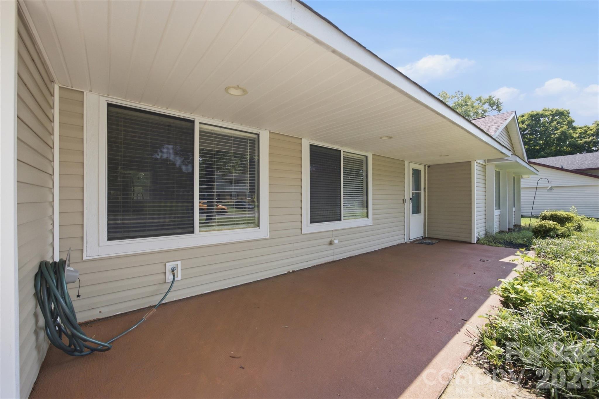 416 King John Cir, Gastonia, NC 28056