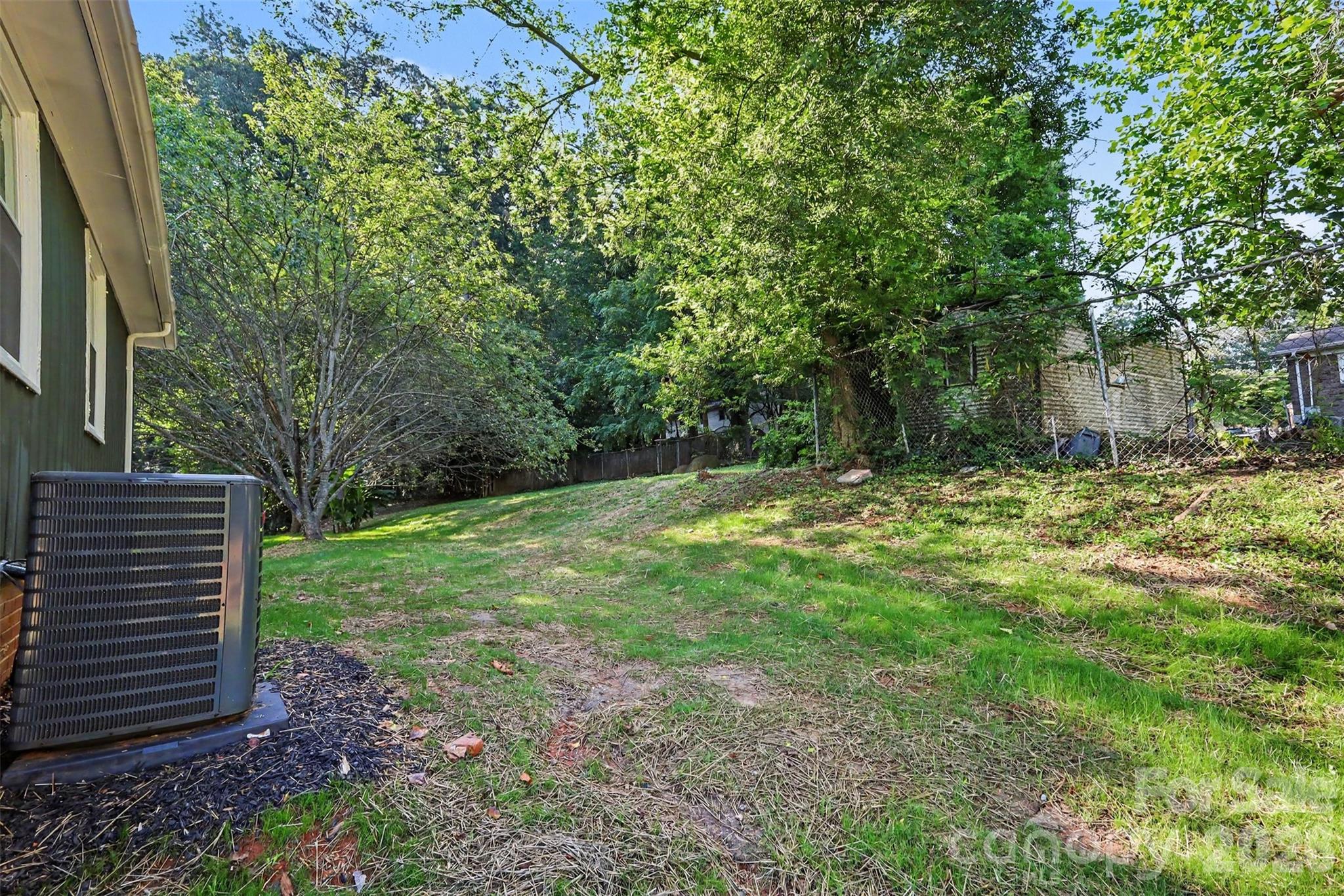 323 Whispering Pines Dr, Charlotte, NC 28217